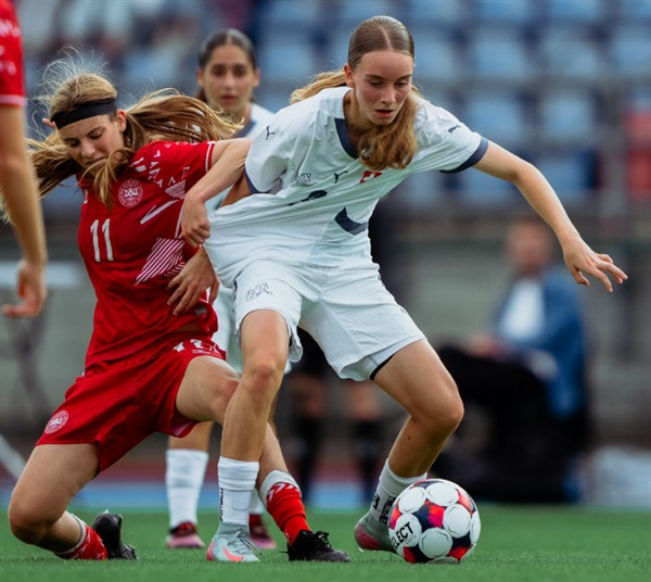 Elynn Raymond en action
